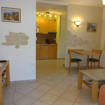 Apartman Mit Terrasse, Garten *