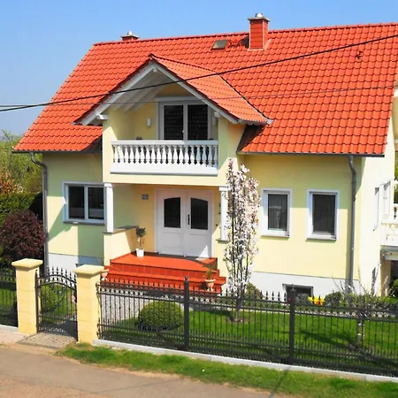 Lägenhet Mit Terrasse, Garten