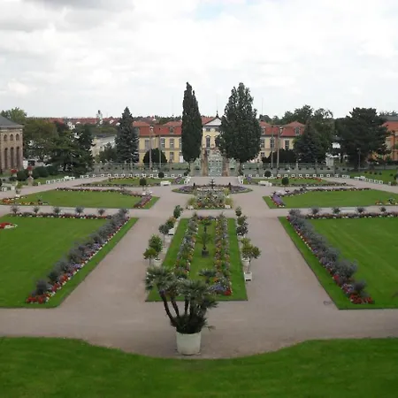 Mit Terrasse, Garten *