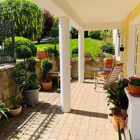 Mit Terrasse, Garten 哥达