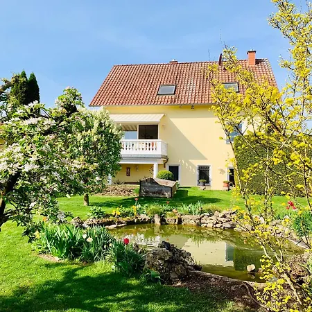 Lägenhet Mit Terrasse, Garten