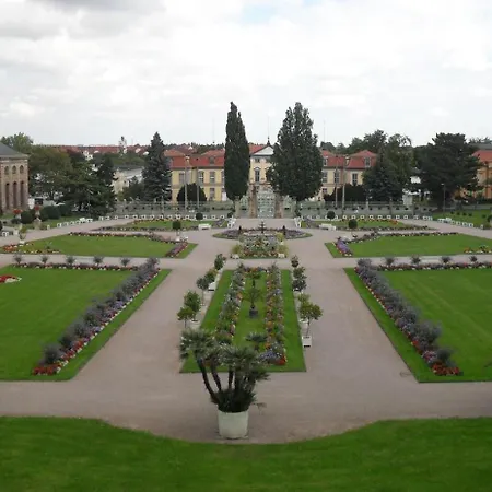 Mit Terrasse, Garten *