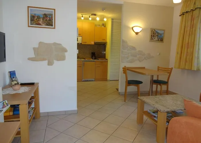 Apartment Mit Terrasse, Garten *